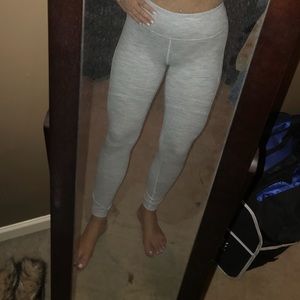 Lululemon Leggings: SIZE 4 Wunder Under 7/8